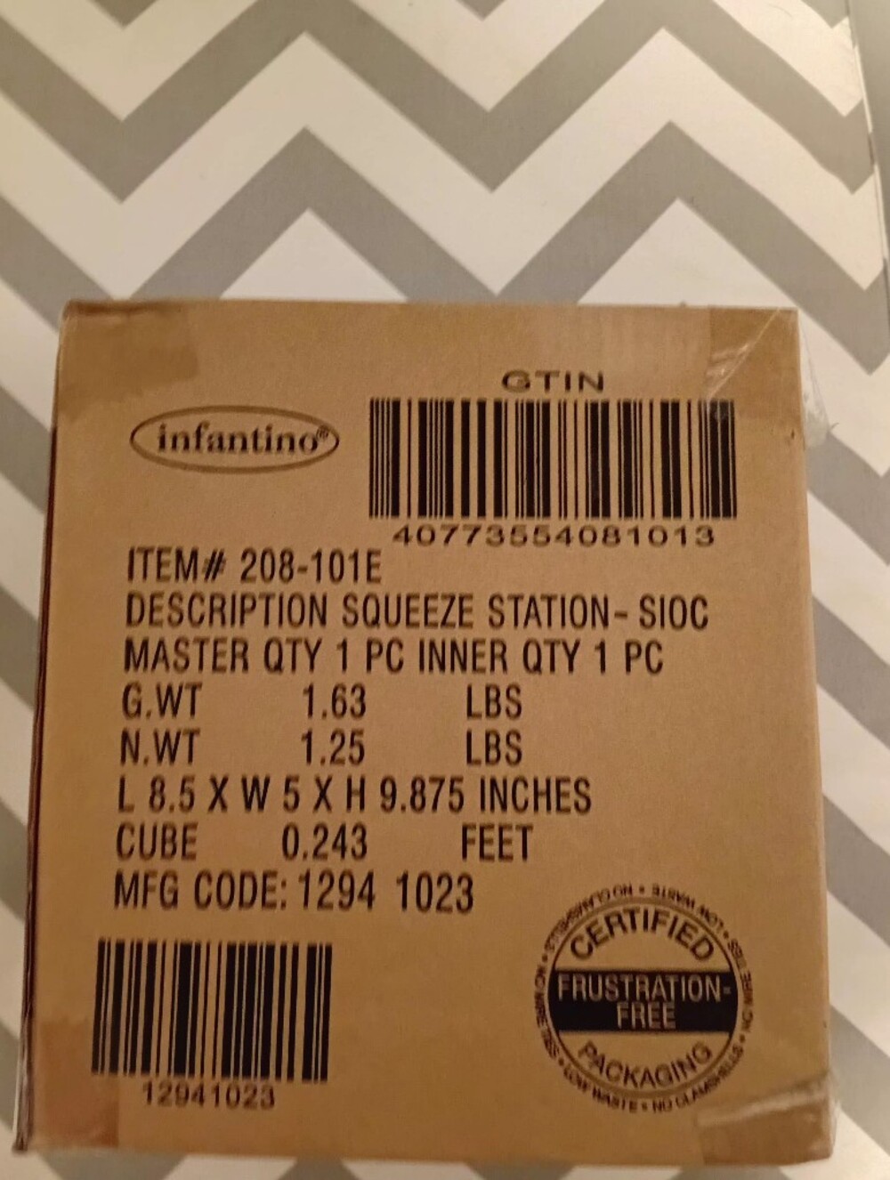 Box label showing product packing infoBrand New Infantino Squeeze Station - Baby